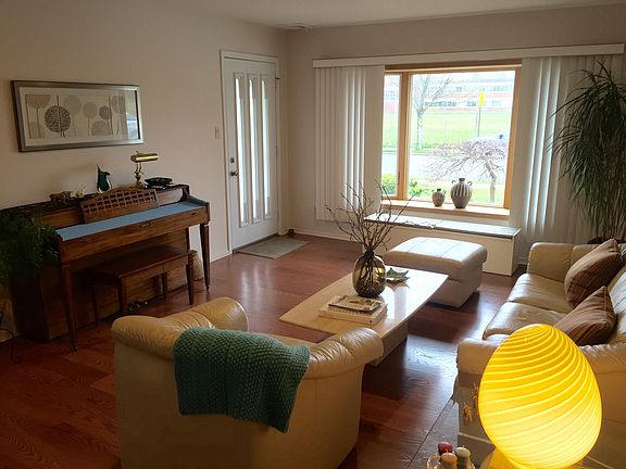 5th image of 127 Pollok Pl