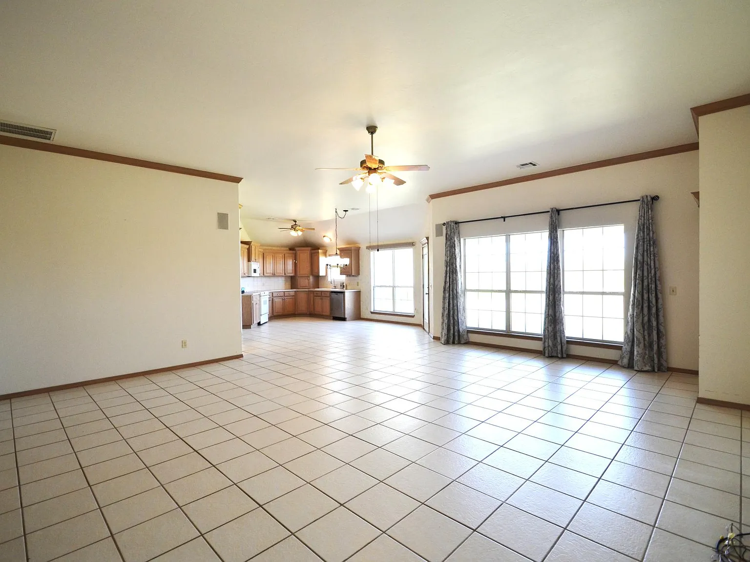 3 bed, 1801 sqft, $1,800 — Photo 3