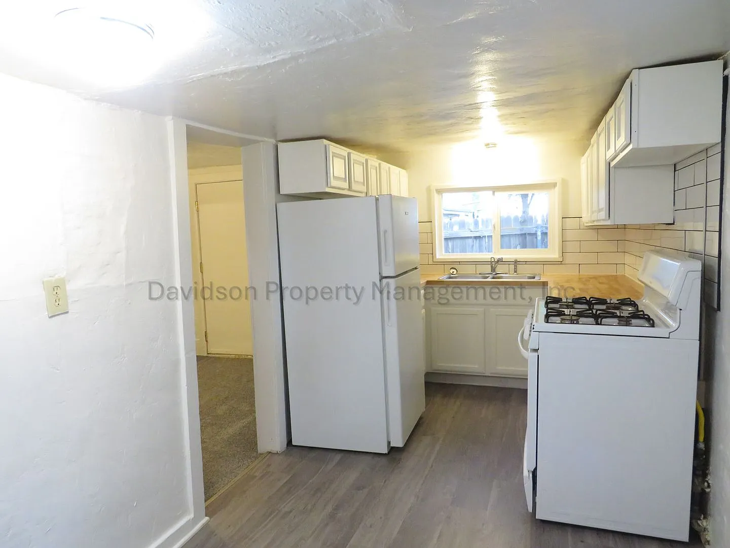 Updated Cottage Centrally Located Near The Olympic Training Center — Photo 3