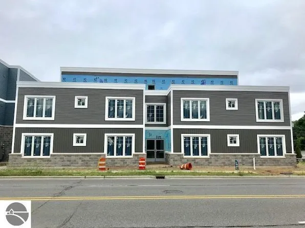 914 E Front St, Traverse City, MI 49686