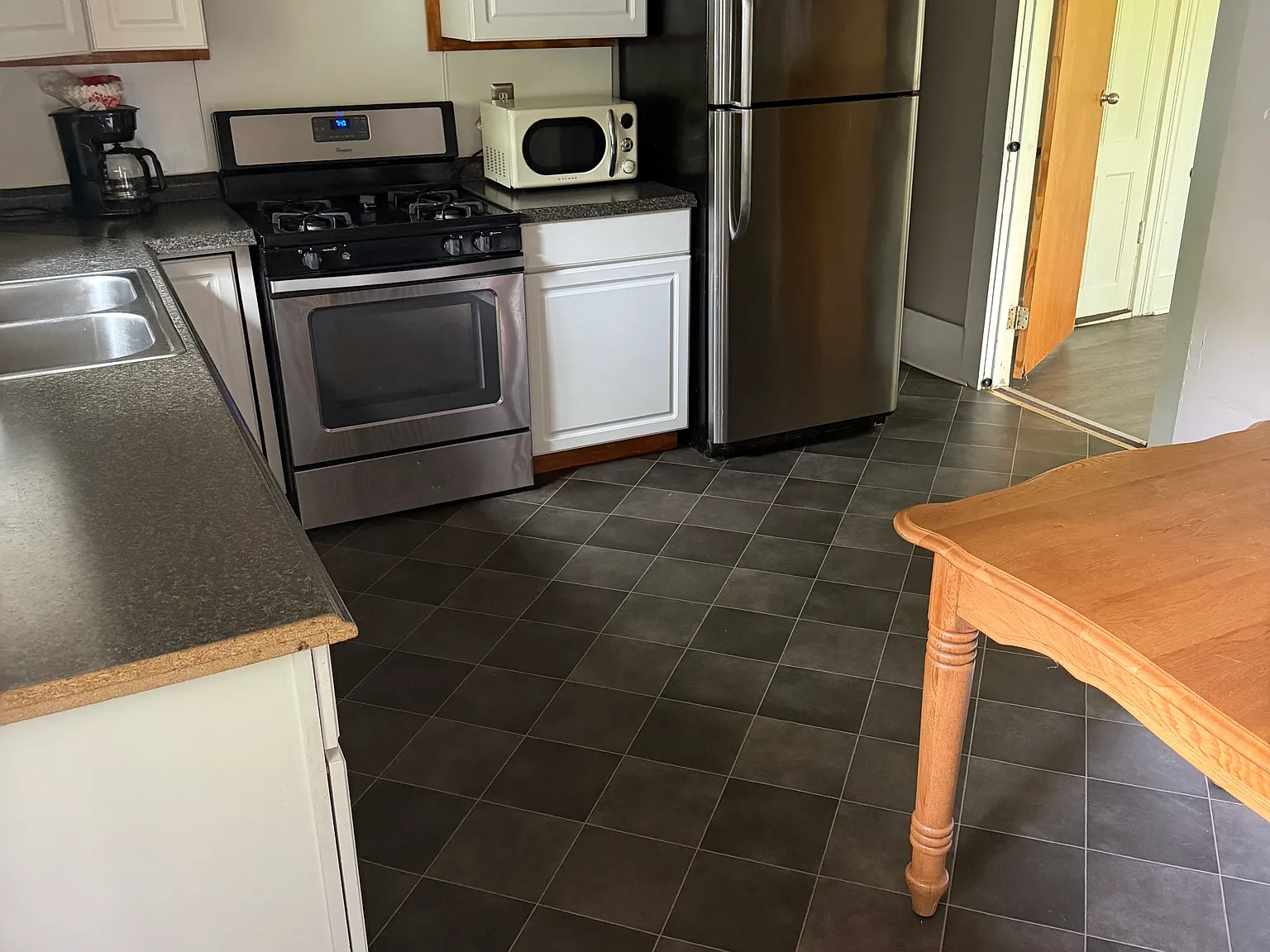 2 bed, 1.5 bath, 1000 sqft, $900 — Photo 2