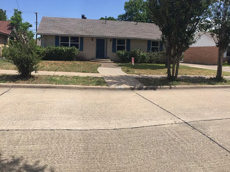 1527 Hillside Dr — Photo 8