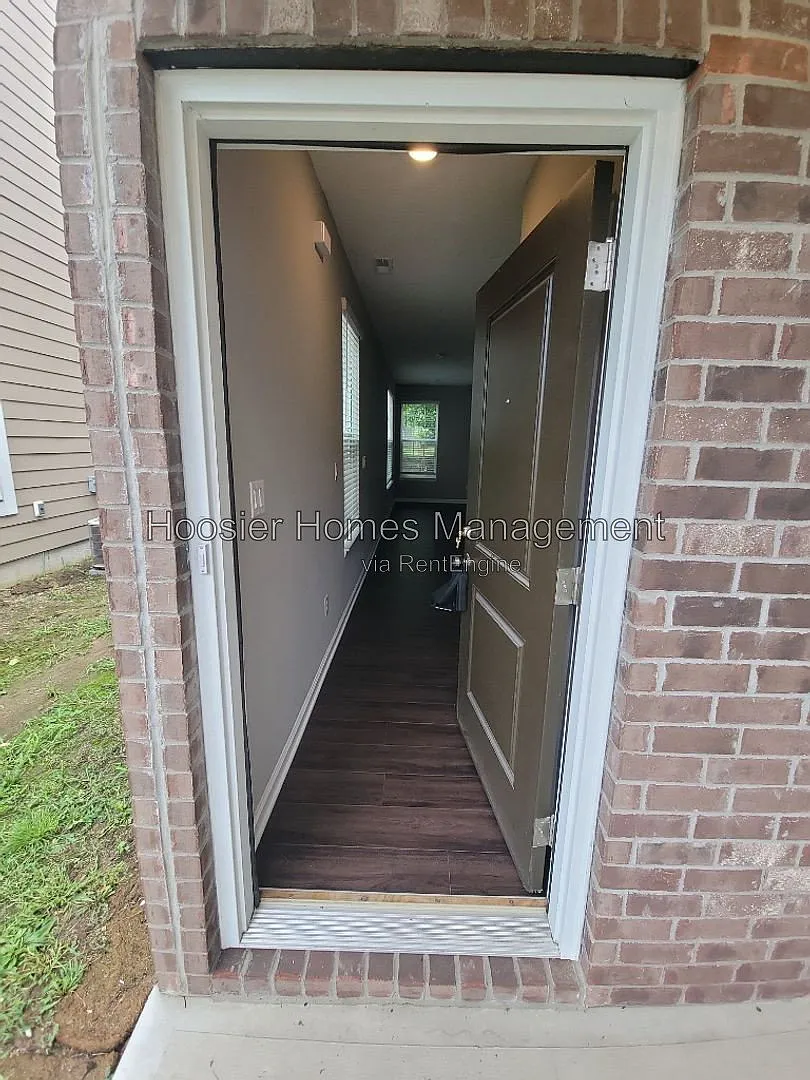 3 bed, 2.5 bath, 1731 sqft, $1,900 — Photo 2
