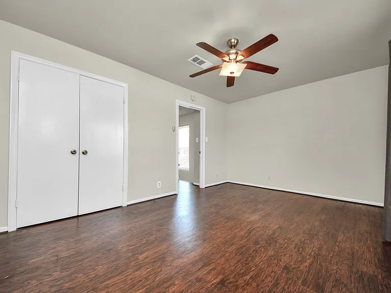 6334 Chevy Chase Dr #17 — Photo 9