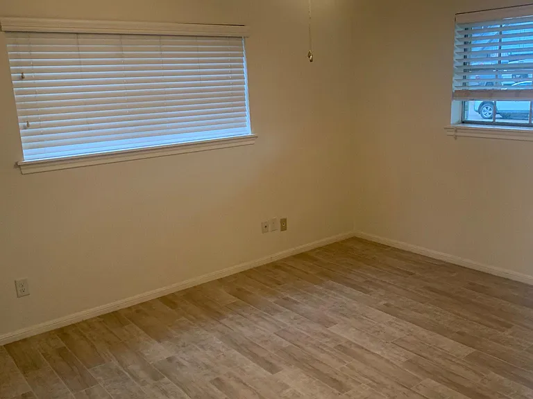 2510 Maxwell Ln — Photo 15