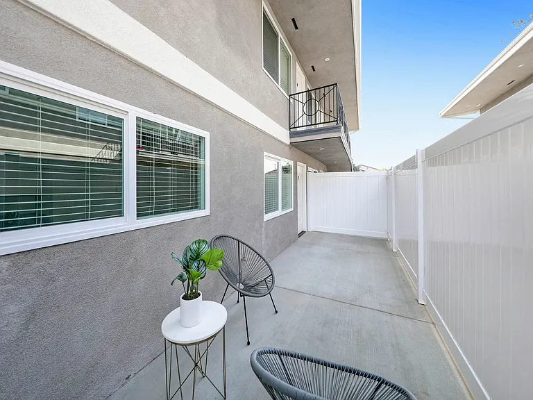 Pacific West Villas — Photo 11