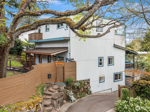 2820 27th Avenue W, Seattle, WA 98199