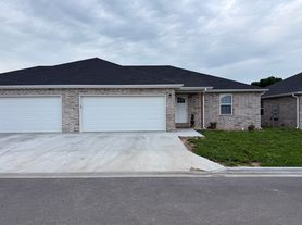543-541 W Morgan St, Bolivar, MO
