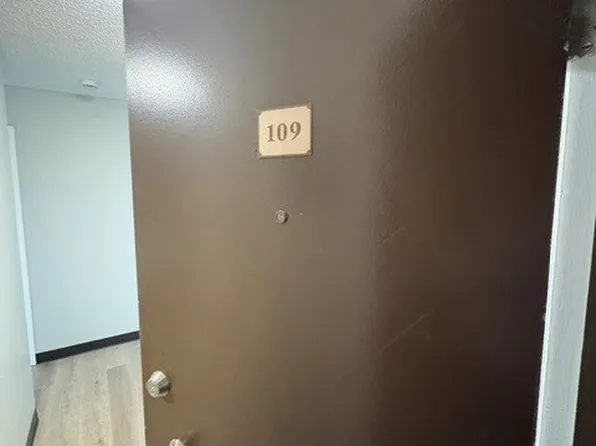 432 Huntsville Cres NW #109, Calgary, AB T2K 5E1