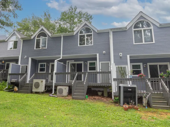 1691 Norwich New London Turnpike APT B3, Montville, CT 06382