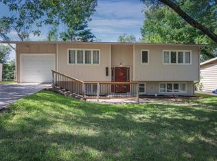 3613 SW Twilight Dr, Topeka, KS 66614
