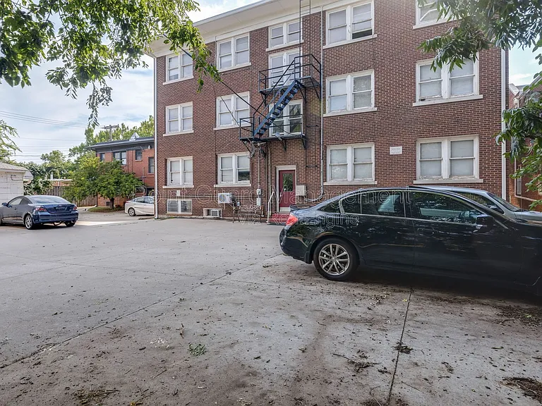 1318 N Robinson Ave — Photo 43