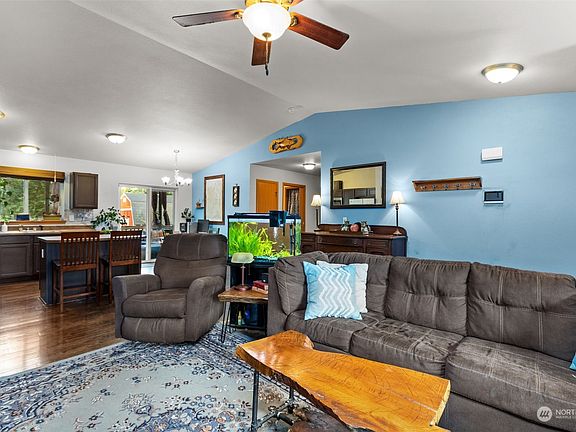 5th image of 21516 Park Drive E