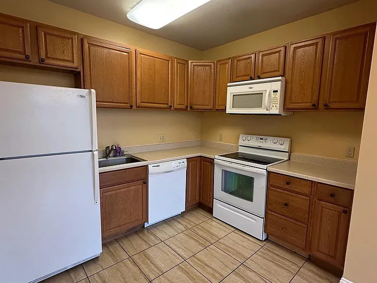 422 W Franklin St #1B — Photo 4