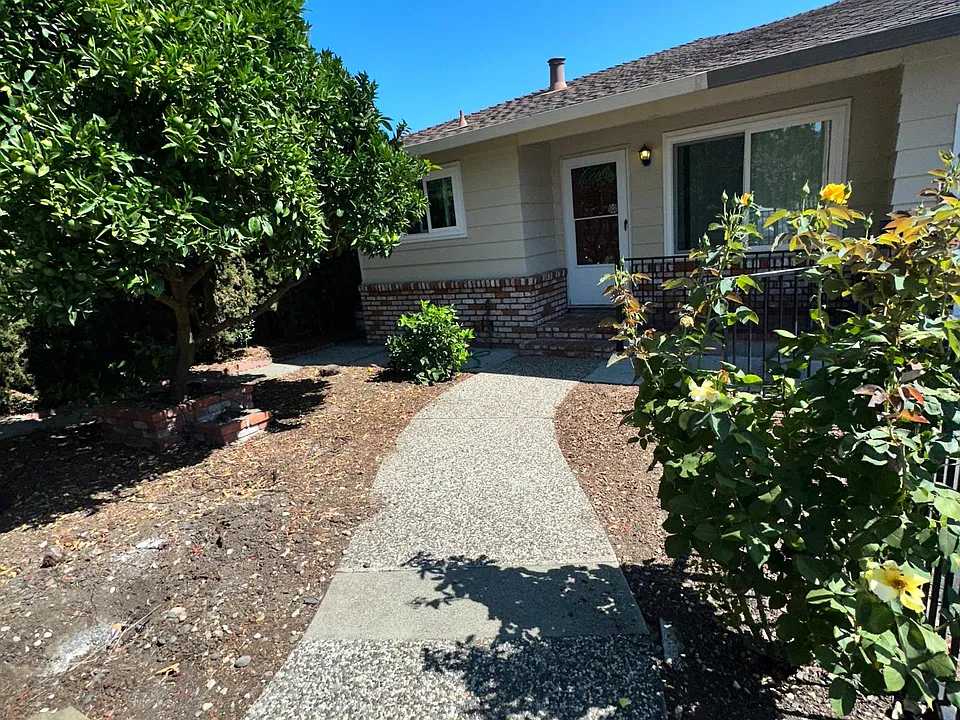 1437 Sierra St