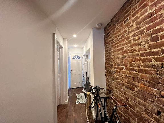 5th image of 442 Jefferson Ave #1
