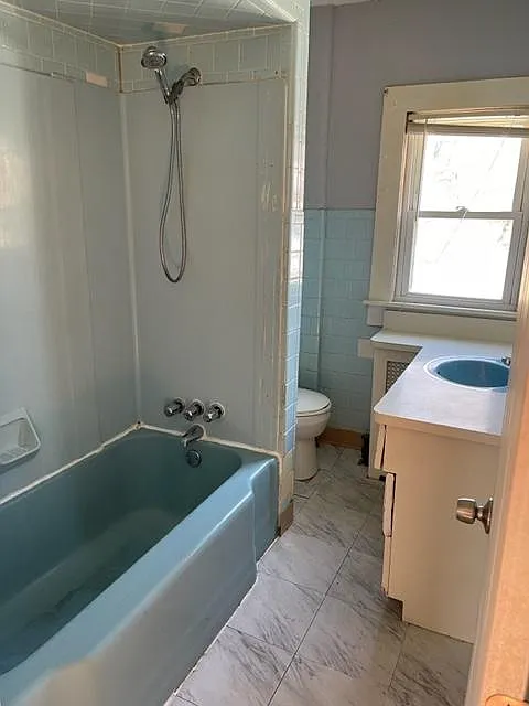 Building Photo - 513 Powell Ave #2