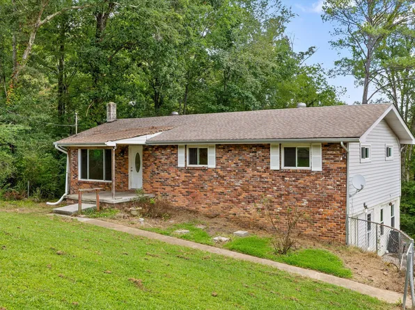 1128 Iris Dr, Rossville, GA 30741
