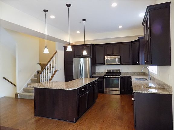 3rd image of 221 Riverfront St
