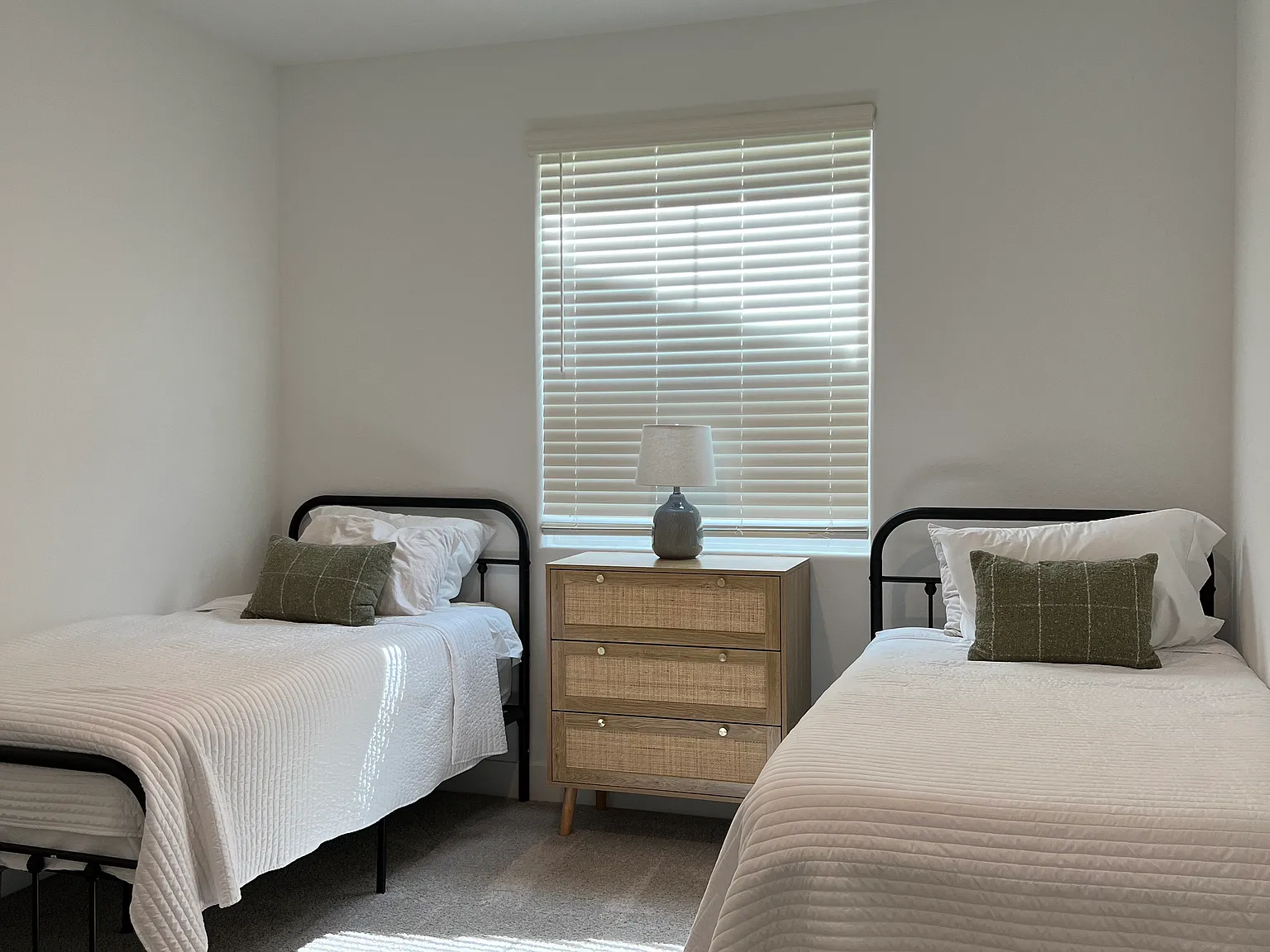 2831 E Teaberry Dr — Photo 4