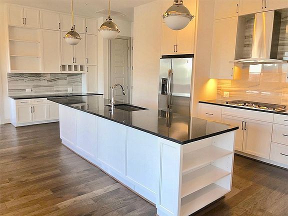 3rd image of 2325 N Akard St #3104