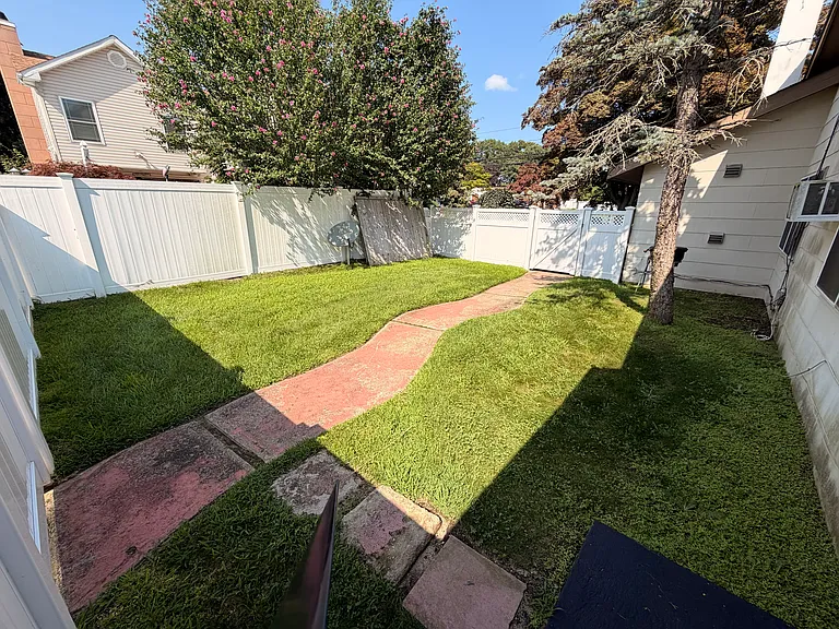 994 Old Medford Ave — Photo 9