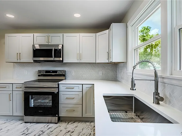 222 Wilber St — Photo 26