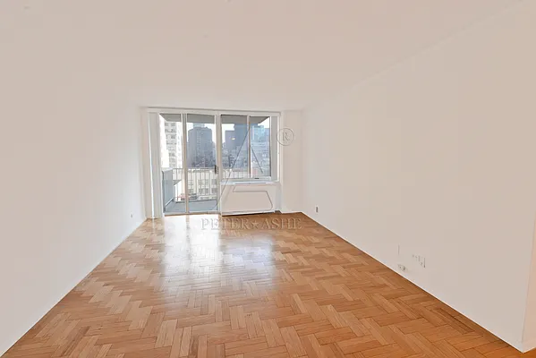 Rented by Peter Ashe | media 18