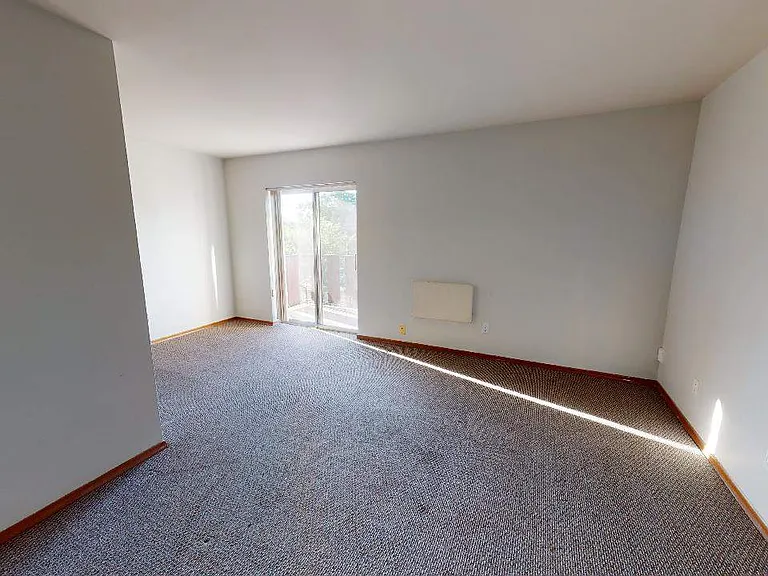 2225 University Ave W — Photo 5