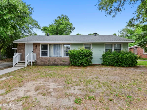 105 Hickory Ln, Bay Saint Louis, MS 39520