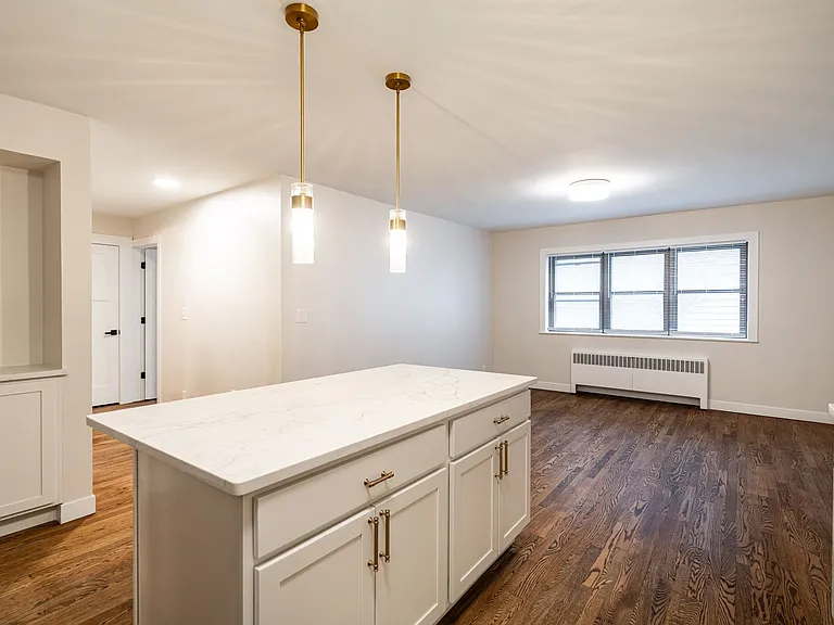 2600 E Kenwood Blvd — Photo 33
