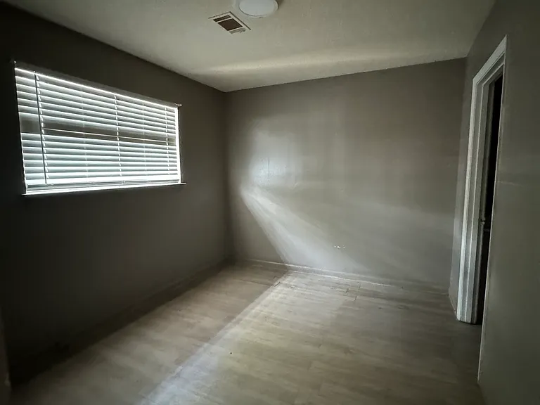 4725 Hoffman Rd #2 — Photo 1