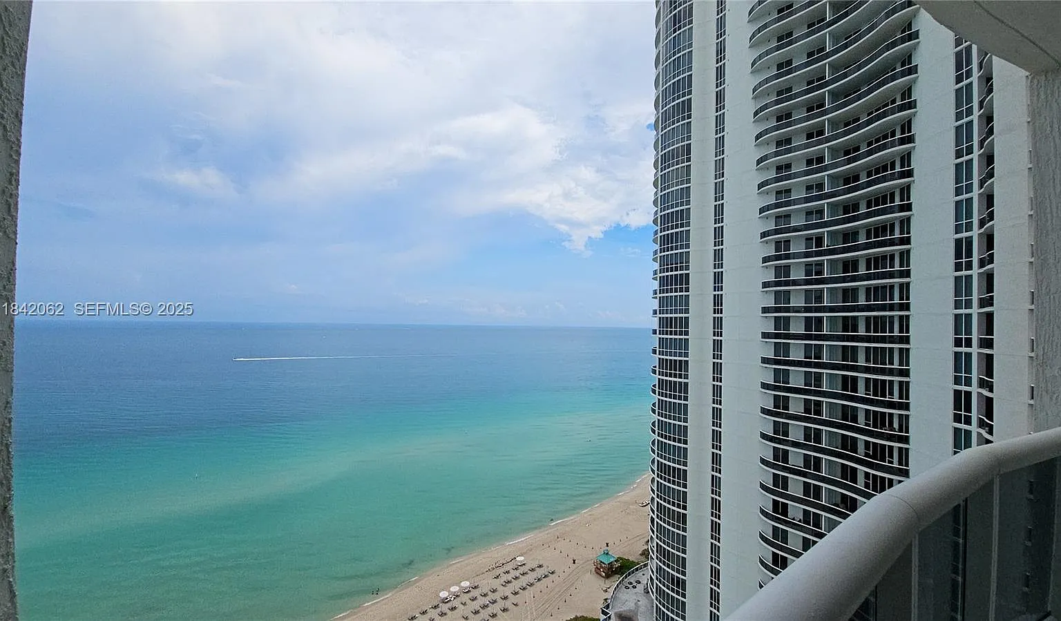 3 bed, 2327 sqft, $10,000 — Photo 3
