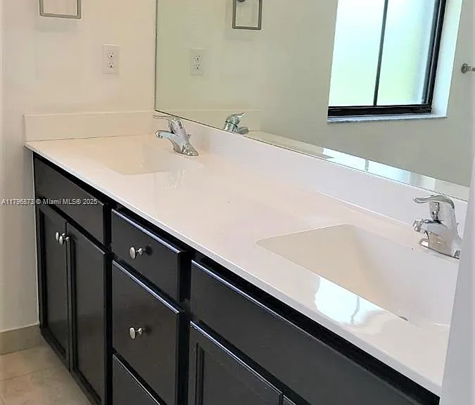2851 SW 15th Ave #15 — Photo 5