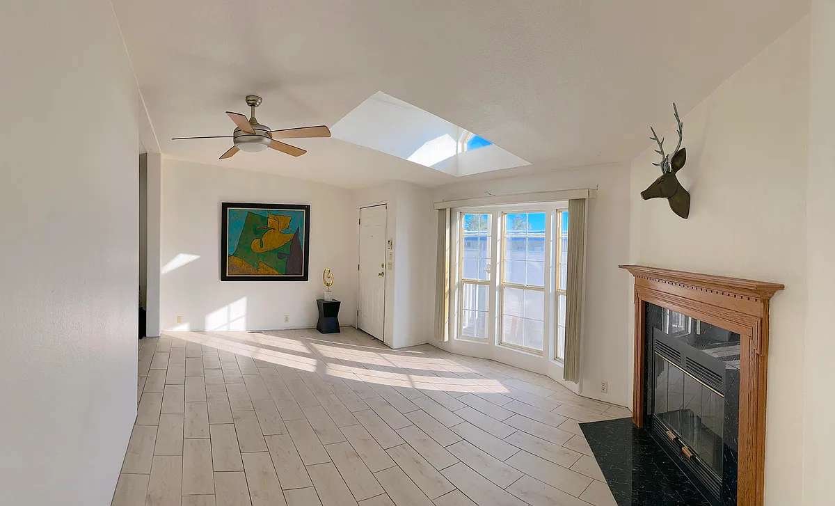 Building Photo - 14777 Palm Dr #144