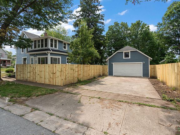 3rd image of 302 G St
