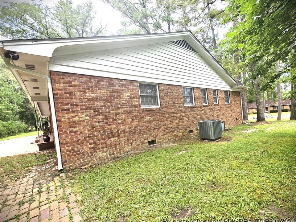 2nd image of 1929 Forest Hills Dr