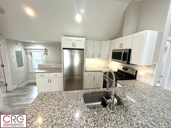 5th image of 32 Jefferson St #1