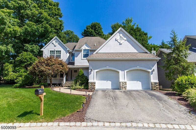 1st image of 21 Red Oak Dr