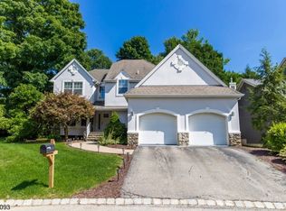 21 Red Oak Dr, Hamburg, NJ 07419