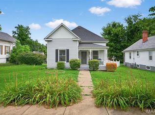 410 N 4th St, Elsberry, MO 63343