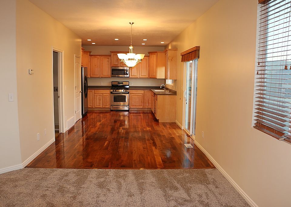 2nd image of 7812 N Crestwood Cir