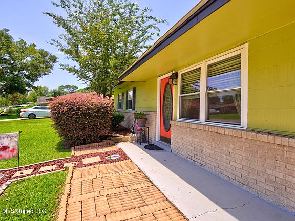 4th image of 6660 Balboa Cir