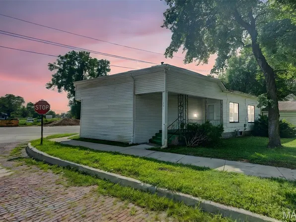 351 N 26th St, East Saint Louis, IL 62205