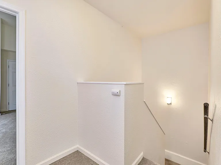 1421 N Park Pl — Photo 33