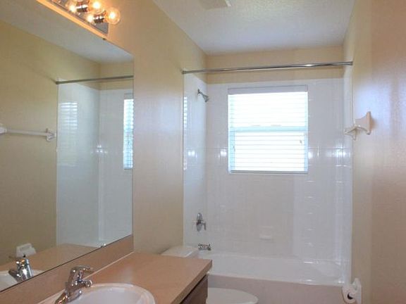 3rd image of 102 Magnolia Park Trl