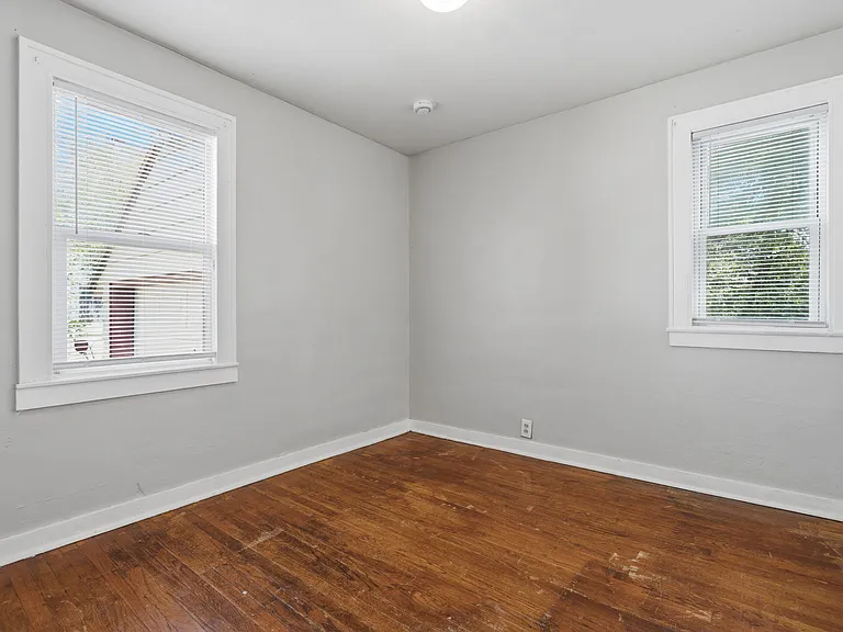 554 Buist St SW — Photo 17