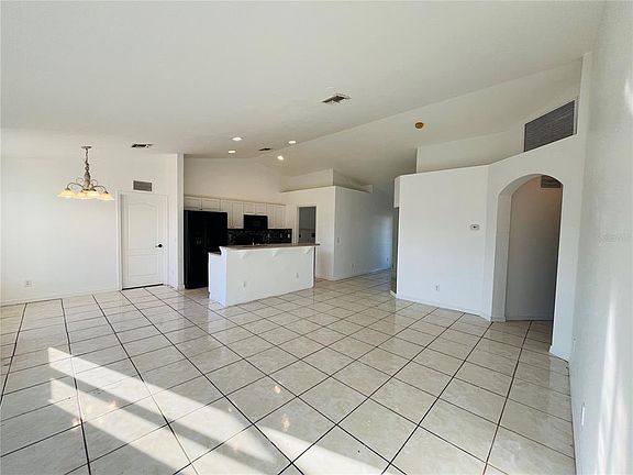 5th image of 4913 Beauty St