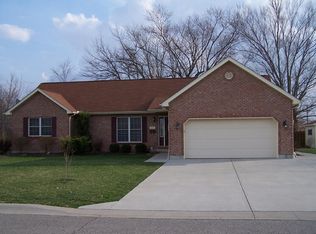 28 Edgewood Dr, Lawrenceburg, IN 47025