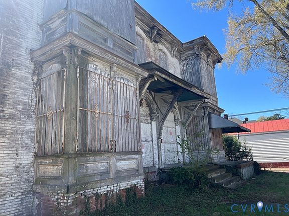 2nd image of 646 W Washington St